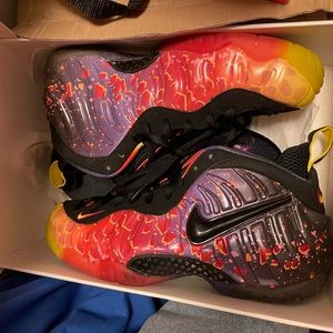 Size 9 - Nike Air Foamposite Pro
Premium asteroid 2013